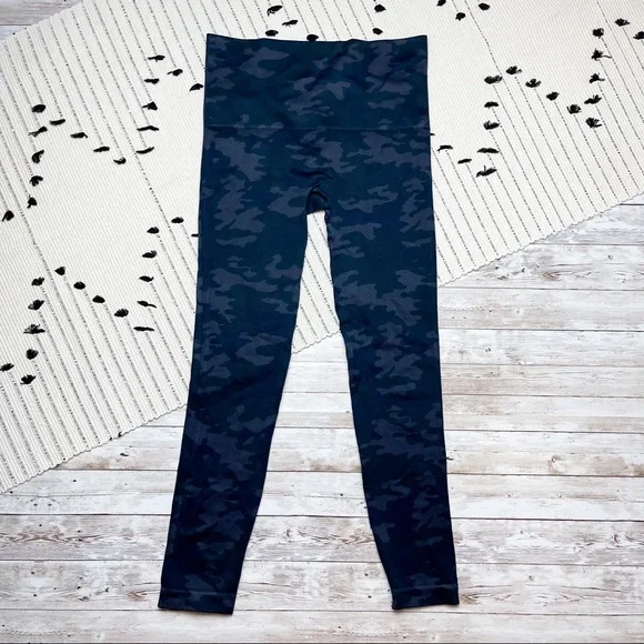 SPANX Look At Me Now Seamless Legging Shapewear Camo Size Medium NWOT - Picture 3 of 8